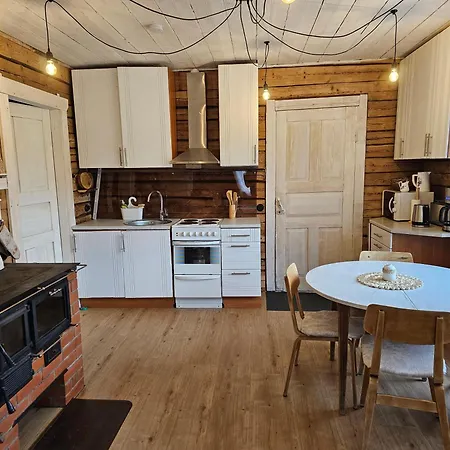 Holiday home Metsavahi Puhketalu Kaevussaare